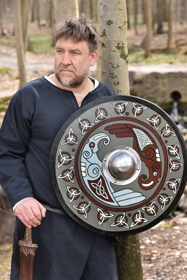 Bouclier viking avec corbeaux et triquetras