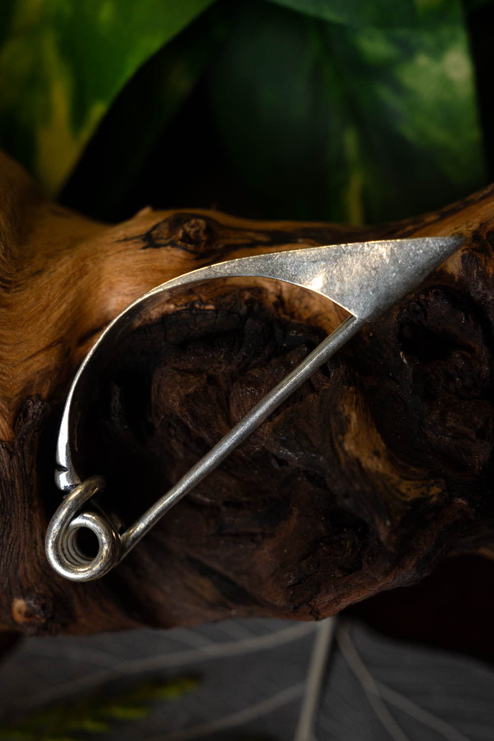 Keltisk bågfibula, 300 till 100 f Kr, försilvrad brons