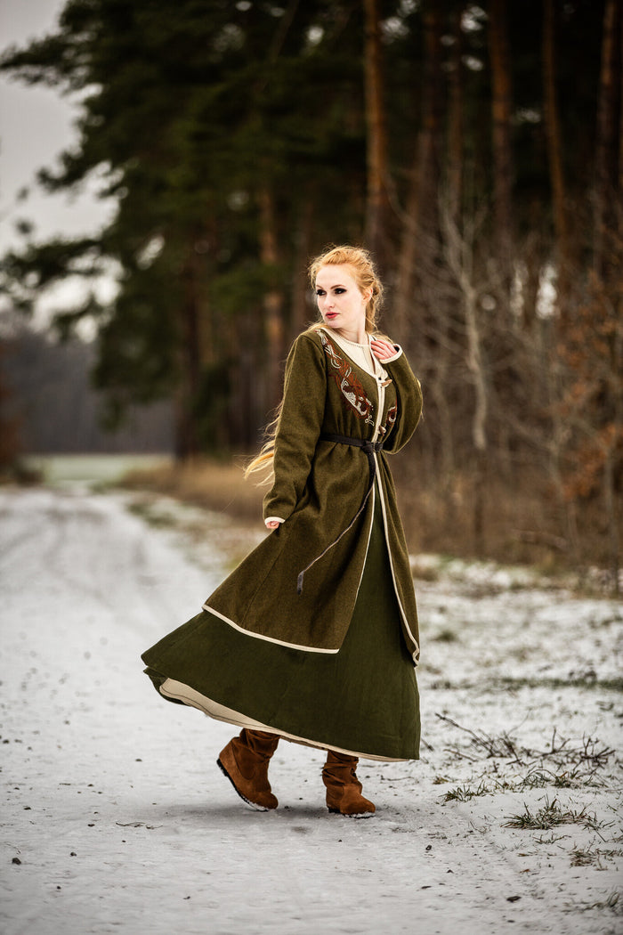 Wikiński kaftan Skadi, oliwkowozielony, mieszanka wełny