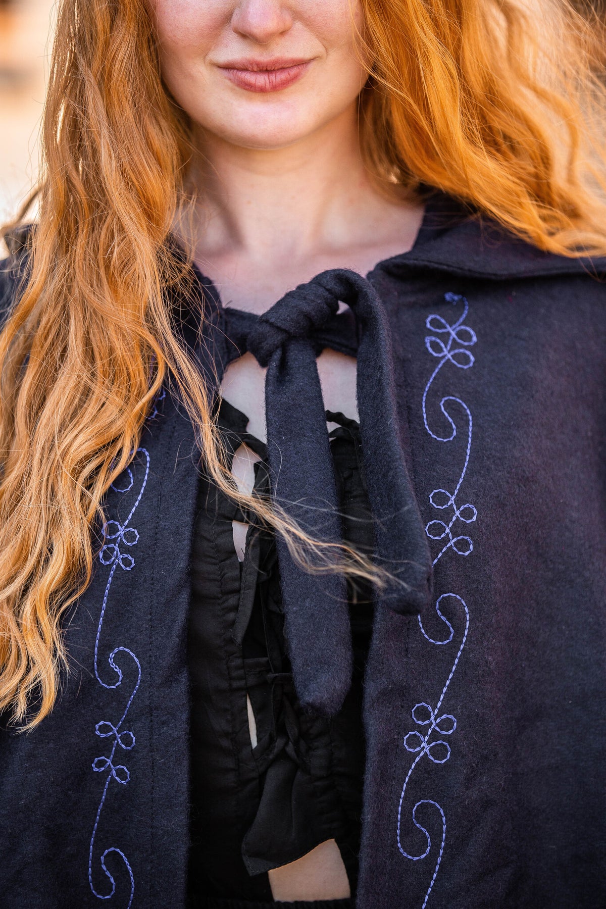 Mantello ricamato Damia, blu, misto lana