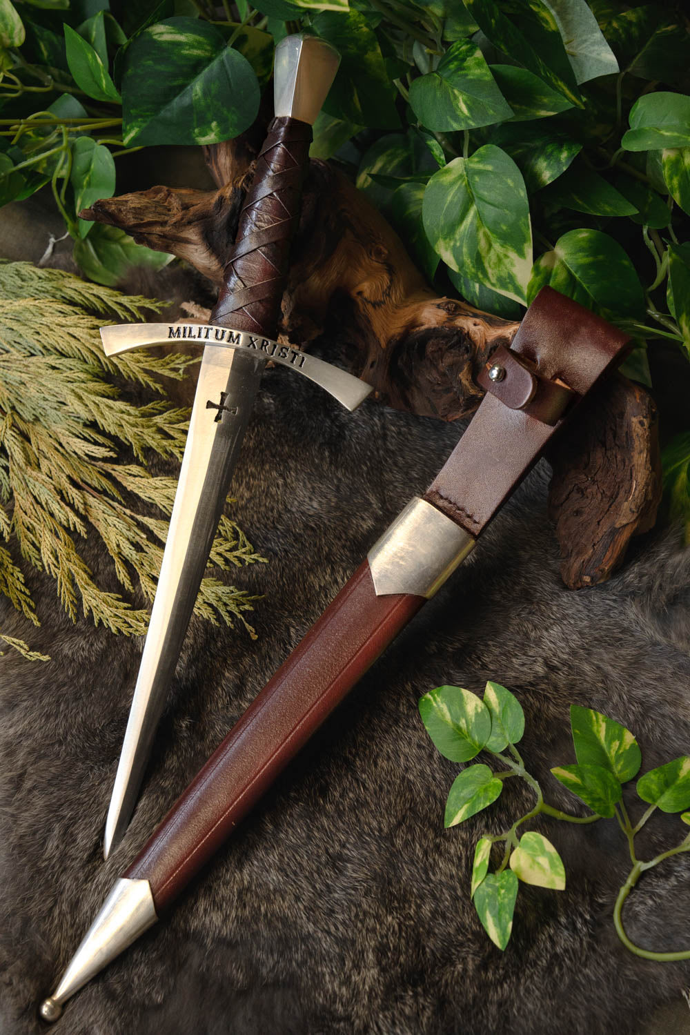 Tempeliersdolk, semi-scherp