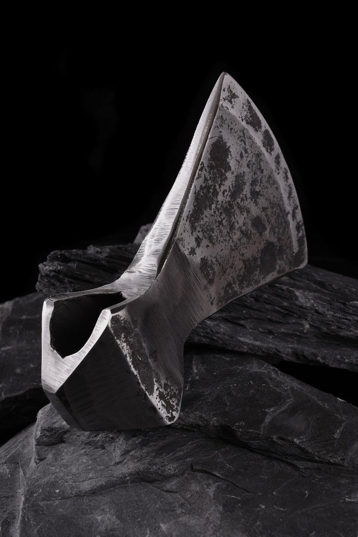 Hand-forged axe head, old, blunt (battle-ready)