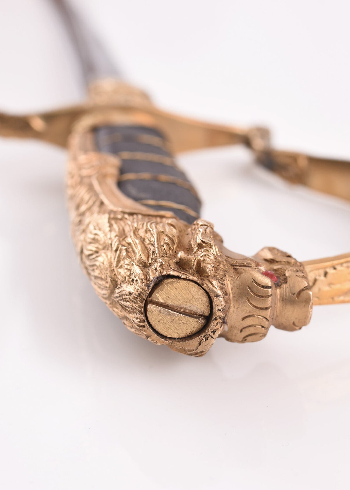 Sciabola da ufficiale tedesca con testa di leone, semi-affilata