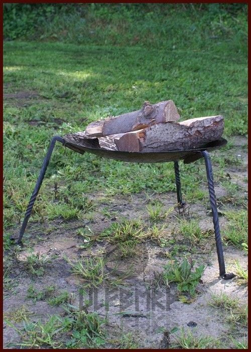 Campfire plate on legs