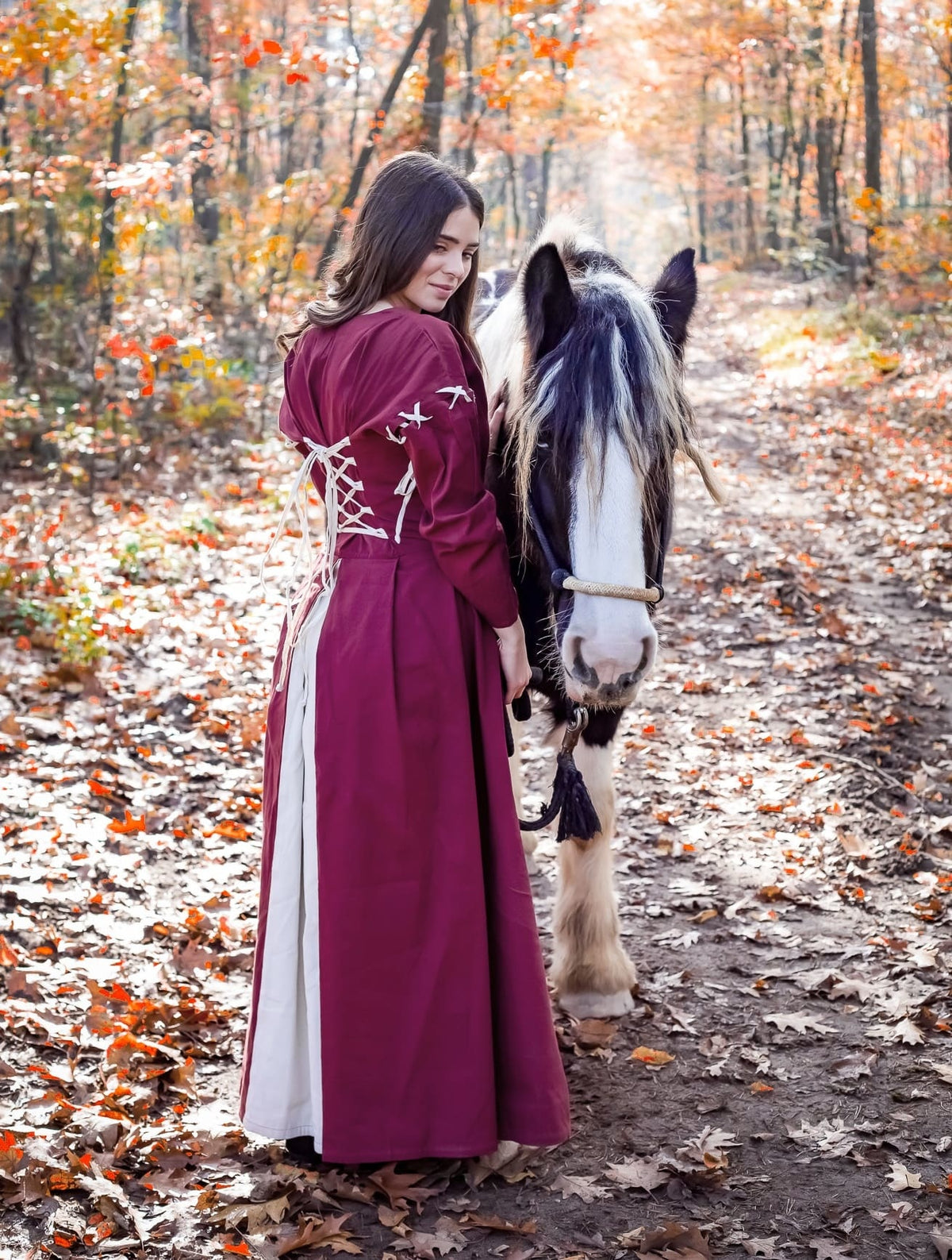 Średniowieczna suknia Larina, czerwono-naturalna