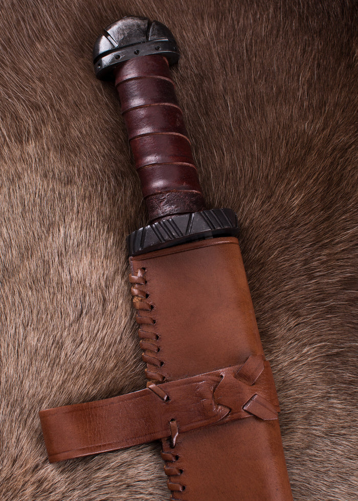 Seax do século IX com punho de couro, semi-afiado