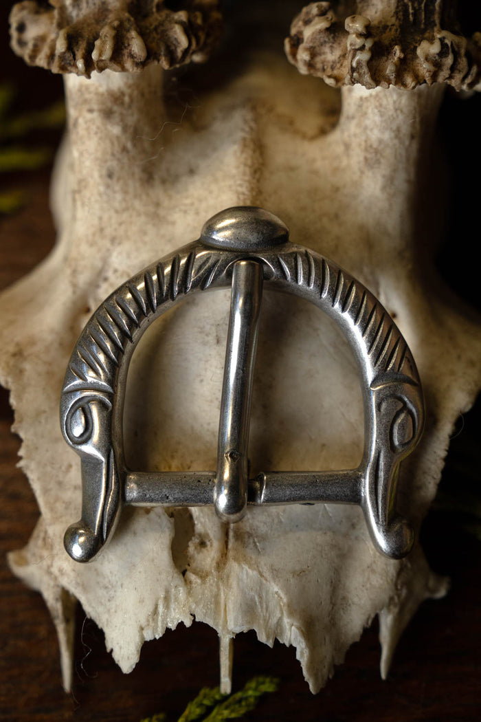 Vikingespænde med langnæbbede fugle