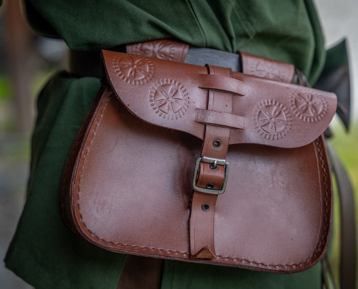 Brun lædertaske med solhjul