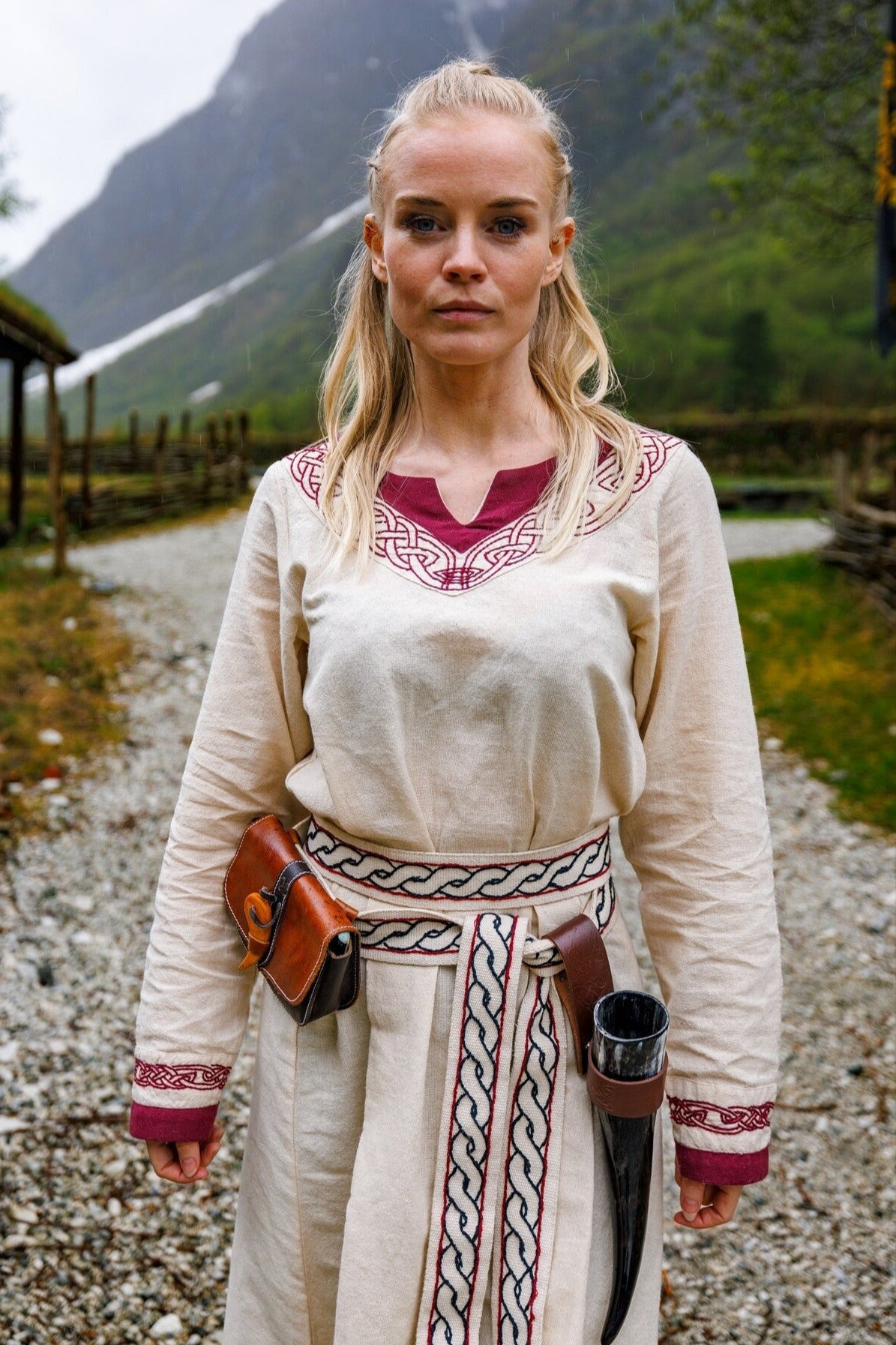 Vikingaklänning Lagertha, naturröd