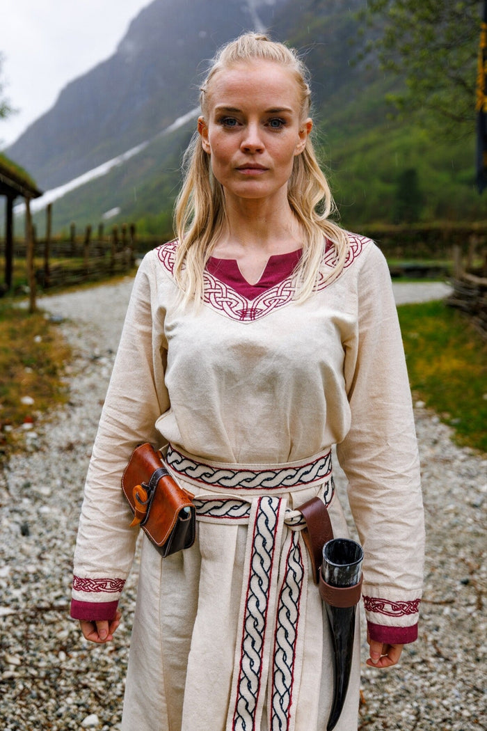Vikingaklänning Lagertha, naturröd