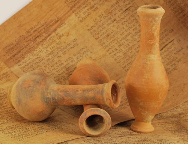 Earthenware balsamarium