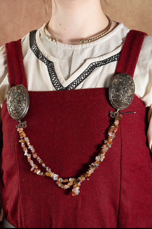 Hängselklänning Frigg, röd, ullmix