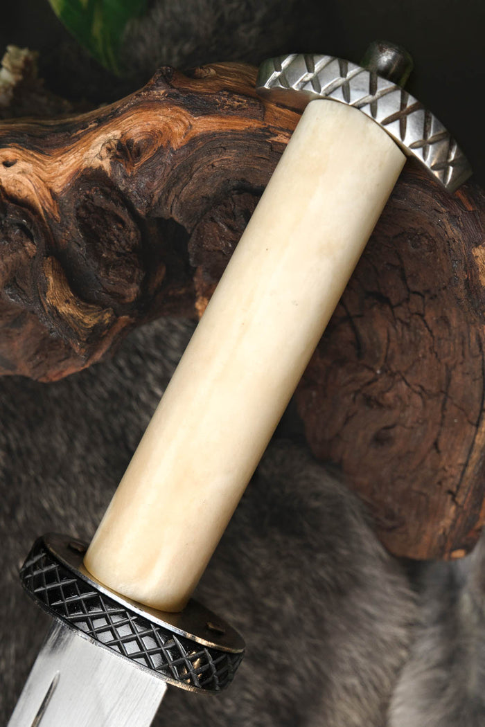 Seax Eriksson, pol ostro