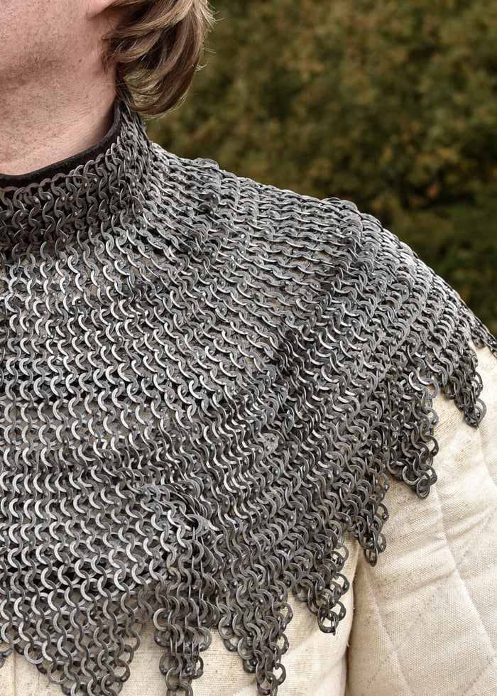 Płaszcz biskupi z kolczym kapturem, płaskie pierścienie, okrągłe nity, 8 mm