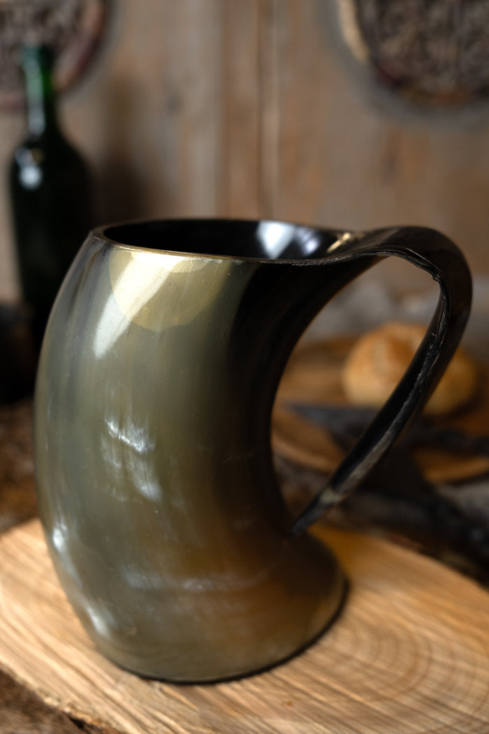 Hoorn mok met Keltisch motief, 500-650 ml