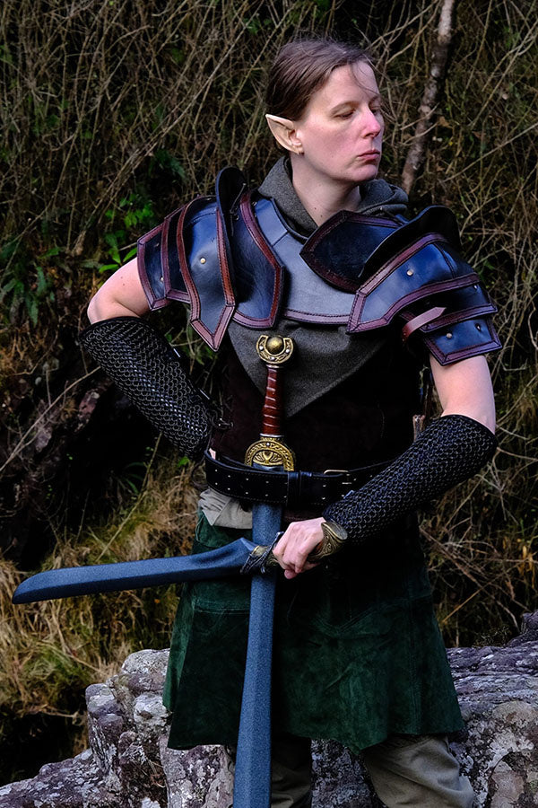 Kožené pauldrons & gorget, černá-hnědá