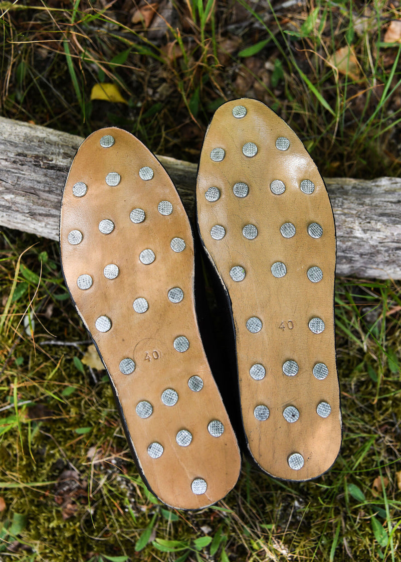 Knöchelstiefel mit Schuhnägeln, mittelalterlich, braun