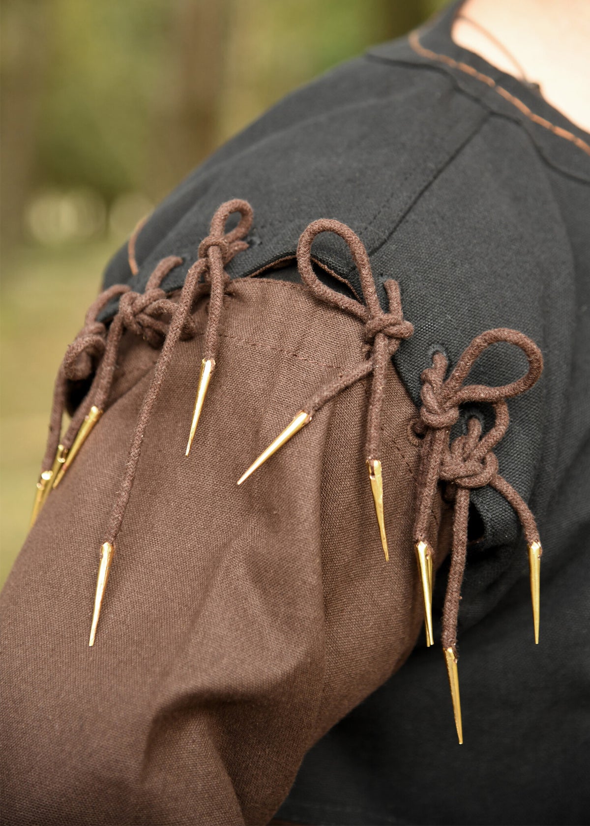 Skjoldehamm-tunika, brun-sort