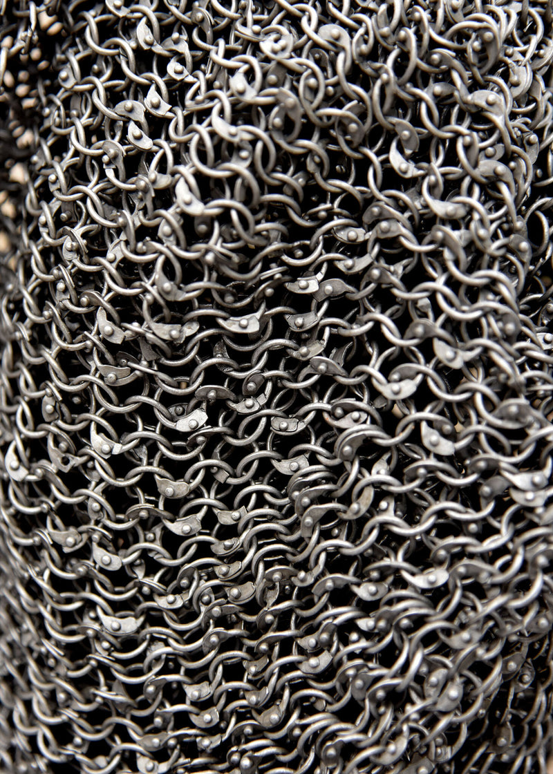 Maliënhætte med firkantet hals, ubehandlet, runde ringe – runde nitter, 8 mm