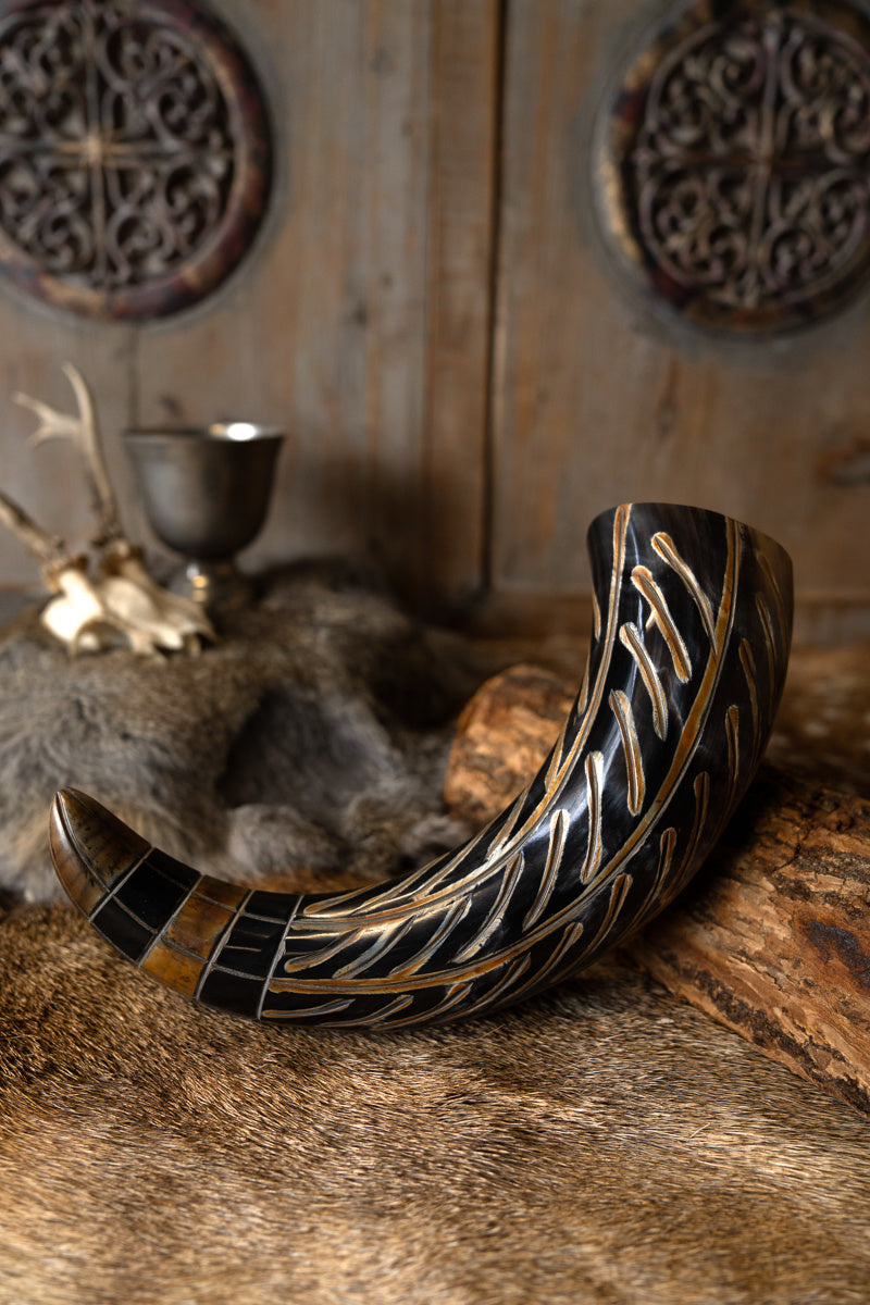 Drinking horn Gorm with leather holder, 300-500 ml