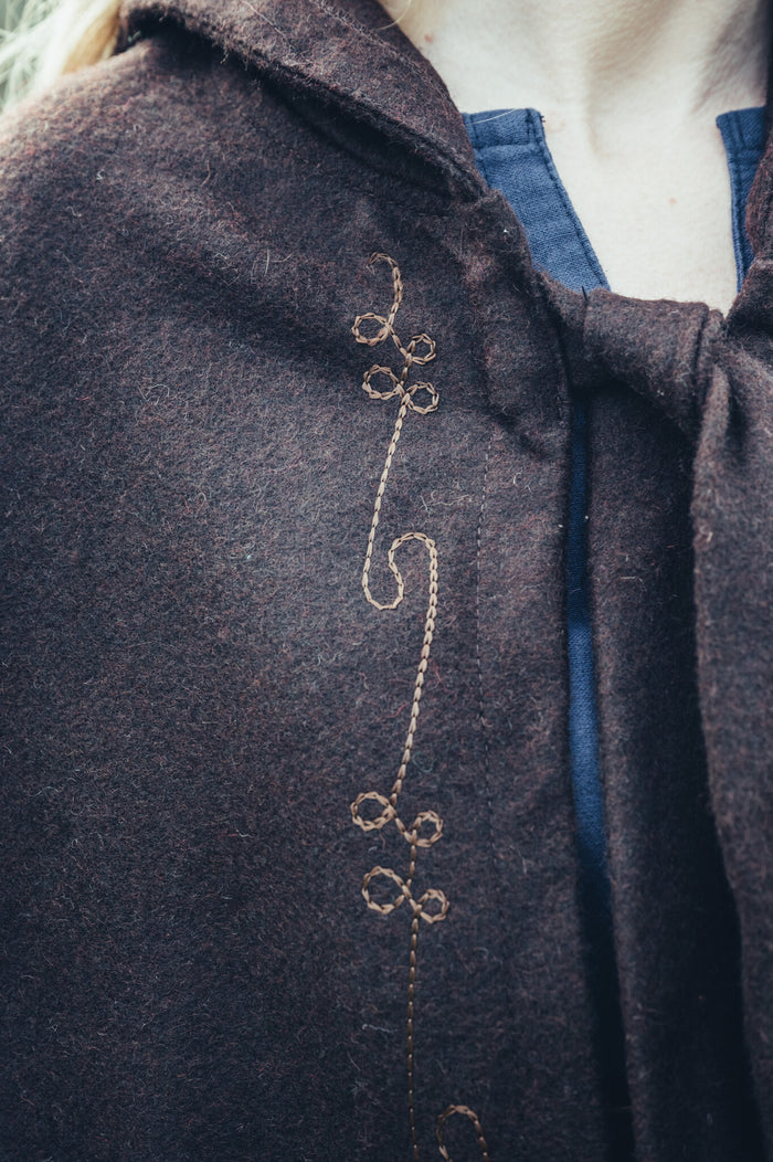 Manto bordado Damia, mezcla de lana, marrón