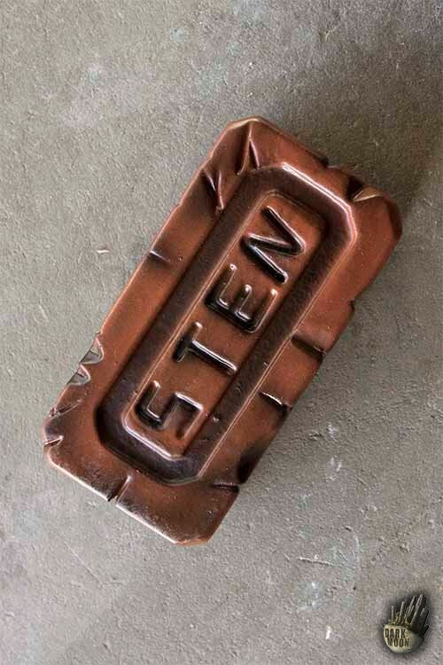 Arma LARP con forma de ladrillo