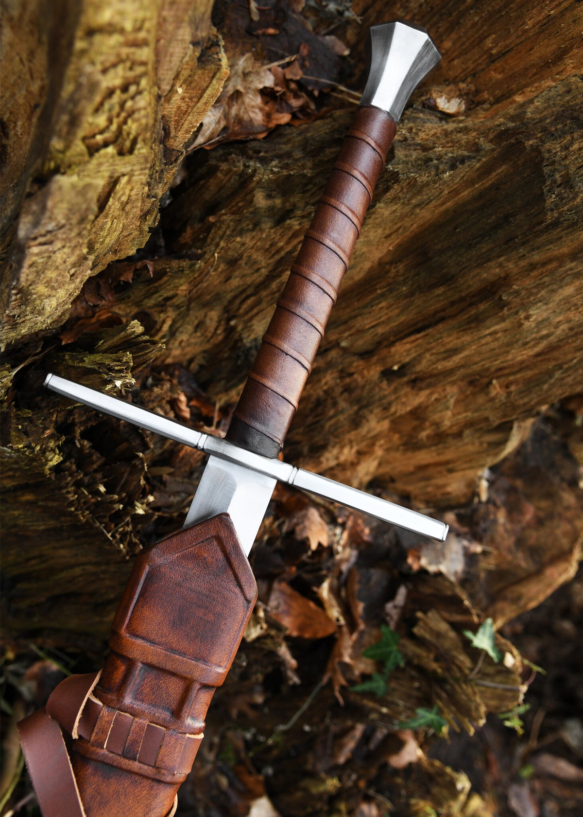 Tohåndssverd med skjede, butt (battle-ready)