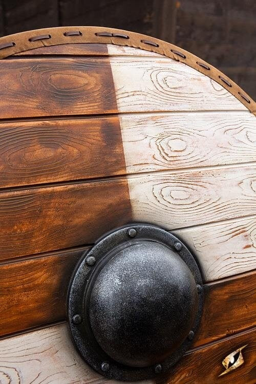 Escudo LARP Thegn, blanco-madera, 70 cm