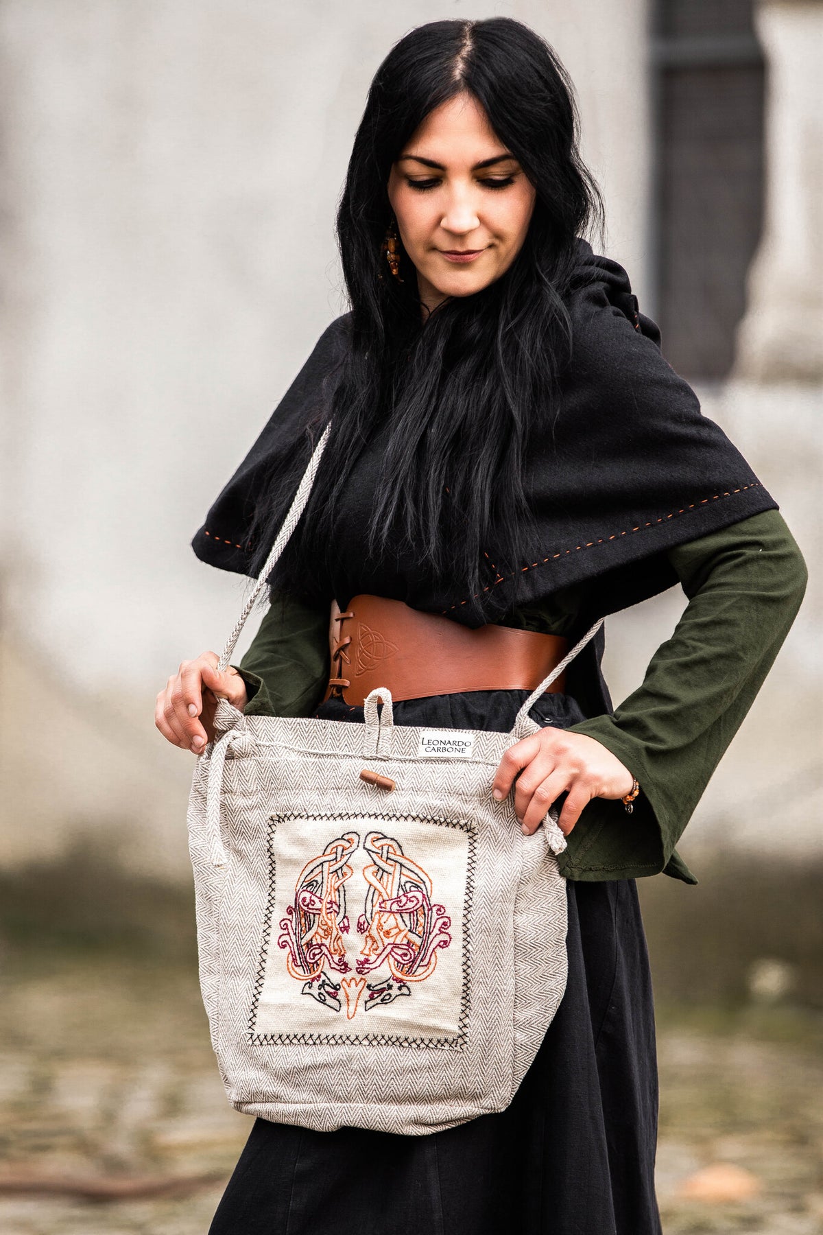 Sac à bandoulière viking brodé Urnes avec motif en arête de poisson