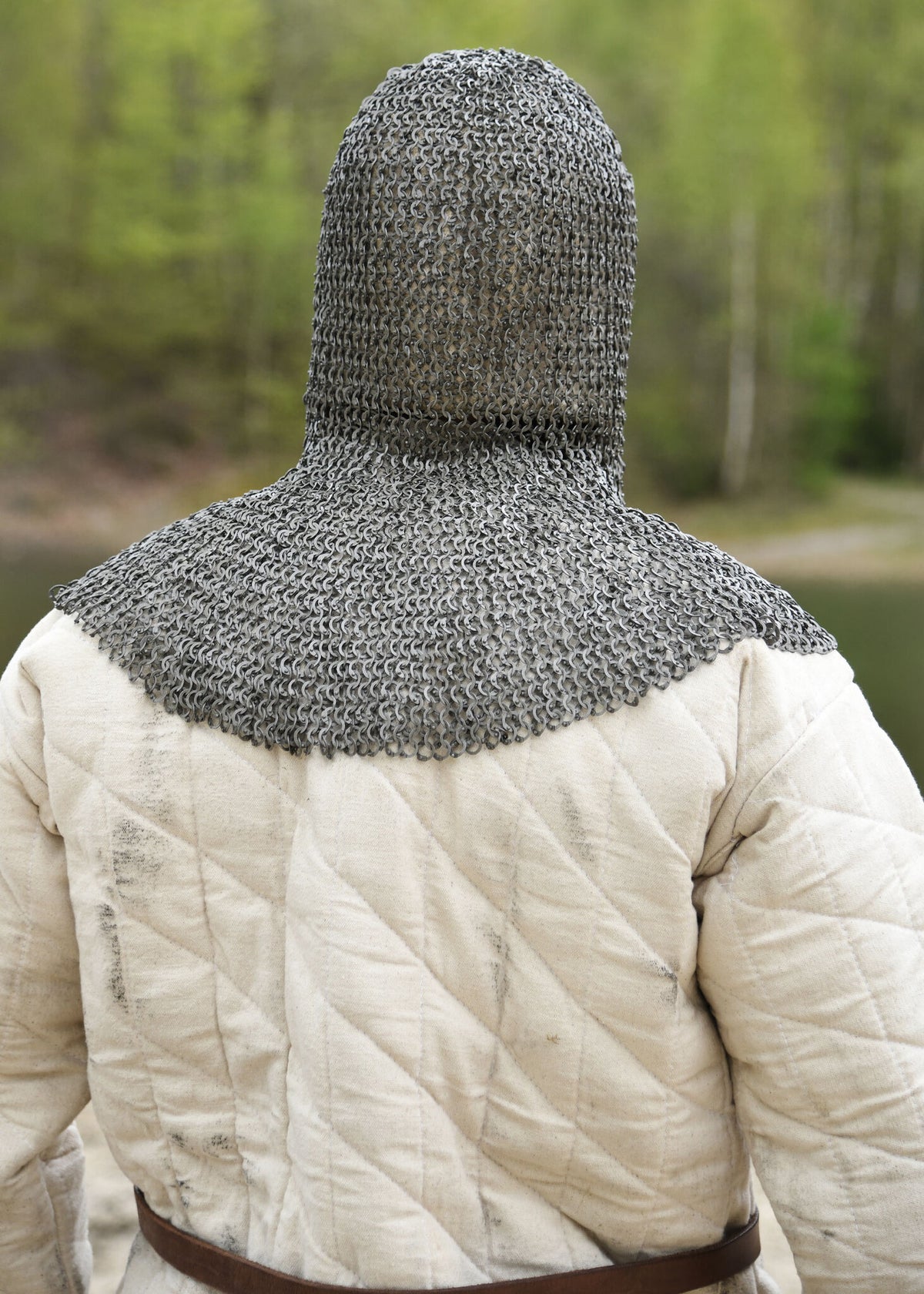 Maliën coif met vierkante hals, platte ringen - ronde klinknagels, 8 mm