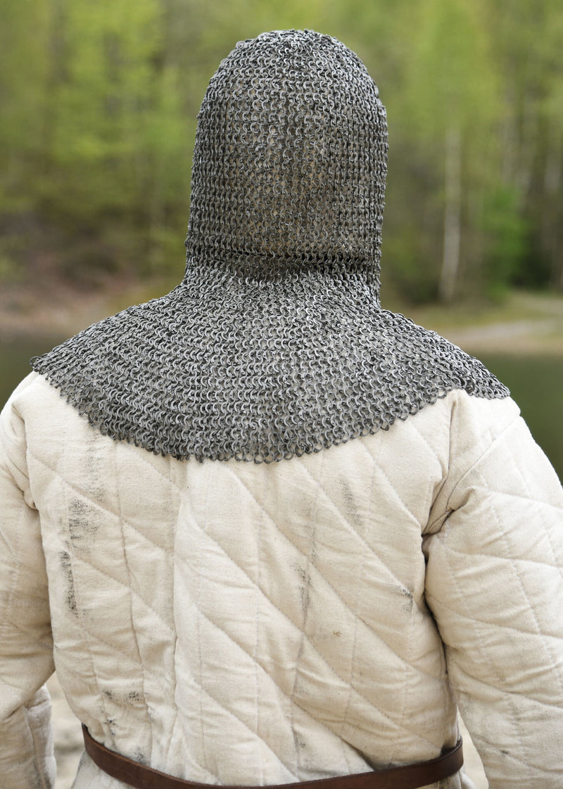 Cofia de malla con cuello cuadrado, anillas planas – remaches redondos, 8 mm