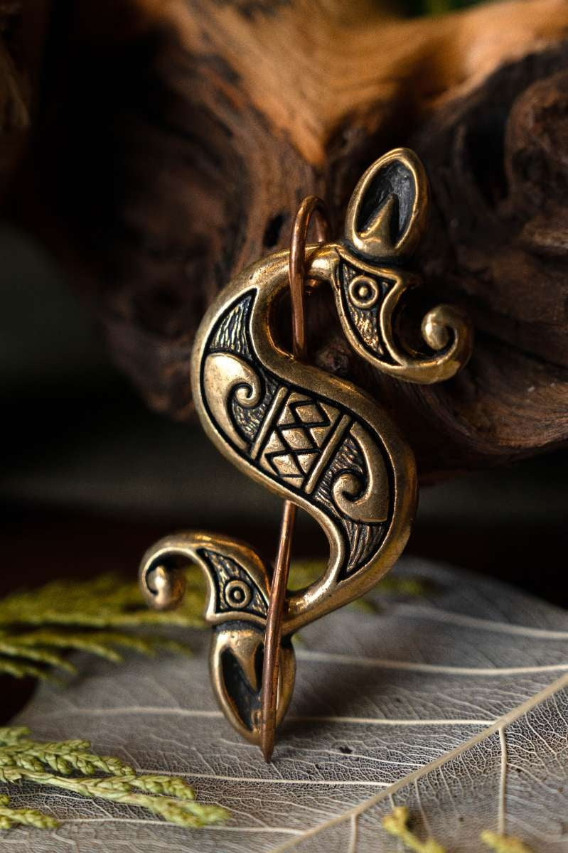 Fibule gallo-romaine à hippocampe, bronze