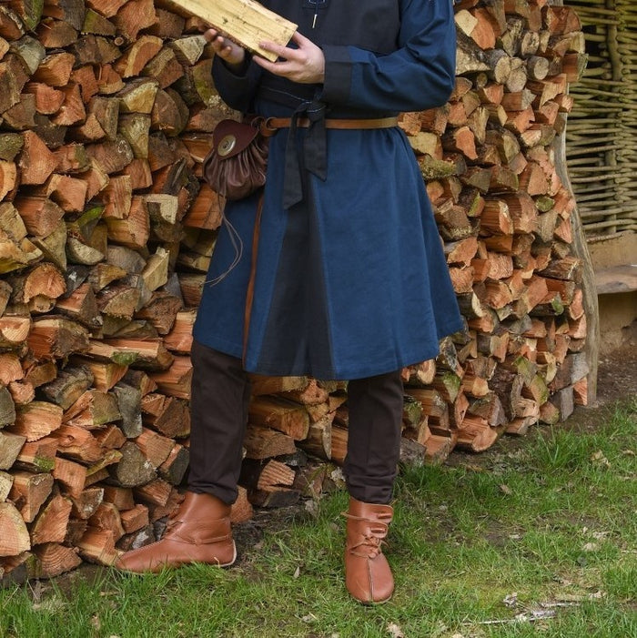 Middeleeuwse chausses met veters, bruin