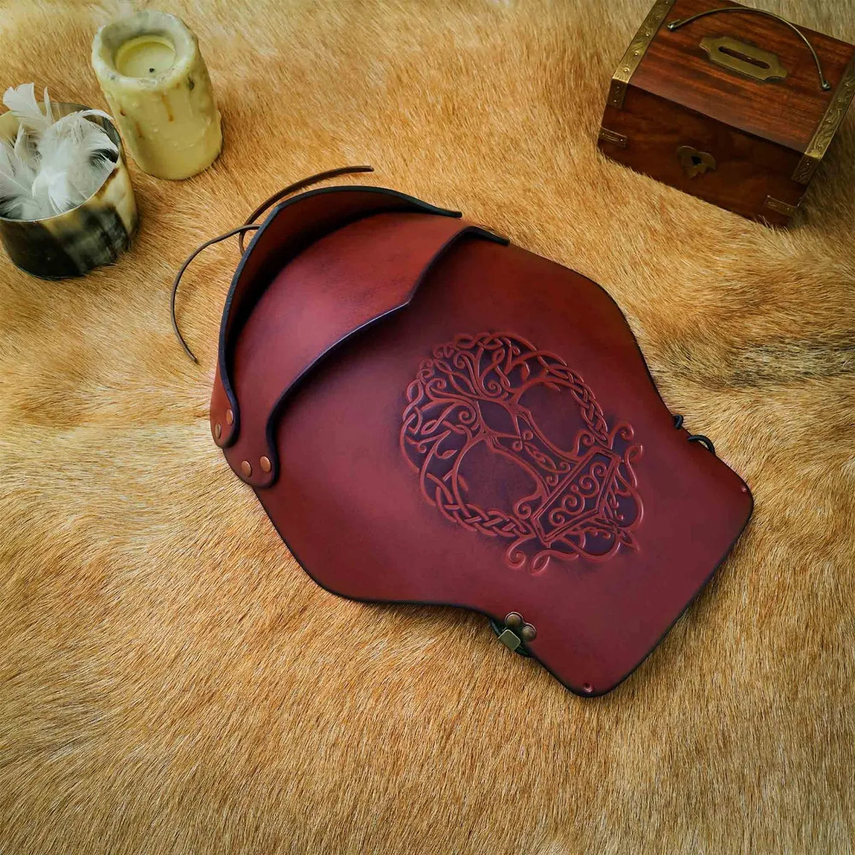 Nahkainen pauldron Yggdrasil Mjolnir, ruskea