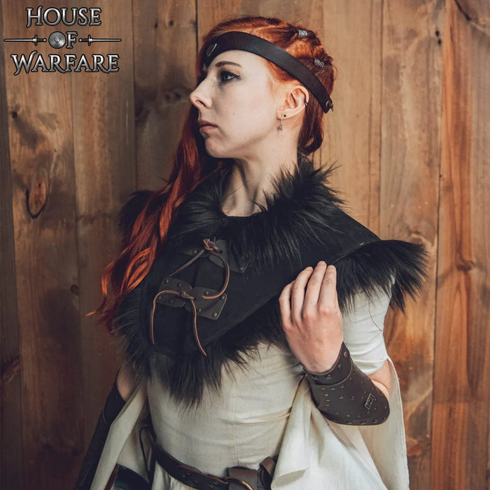 Teoreno apykaklė, juoda