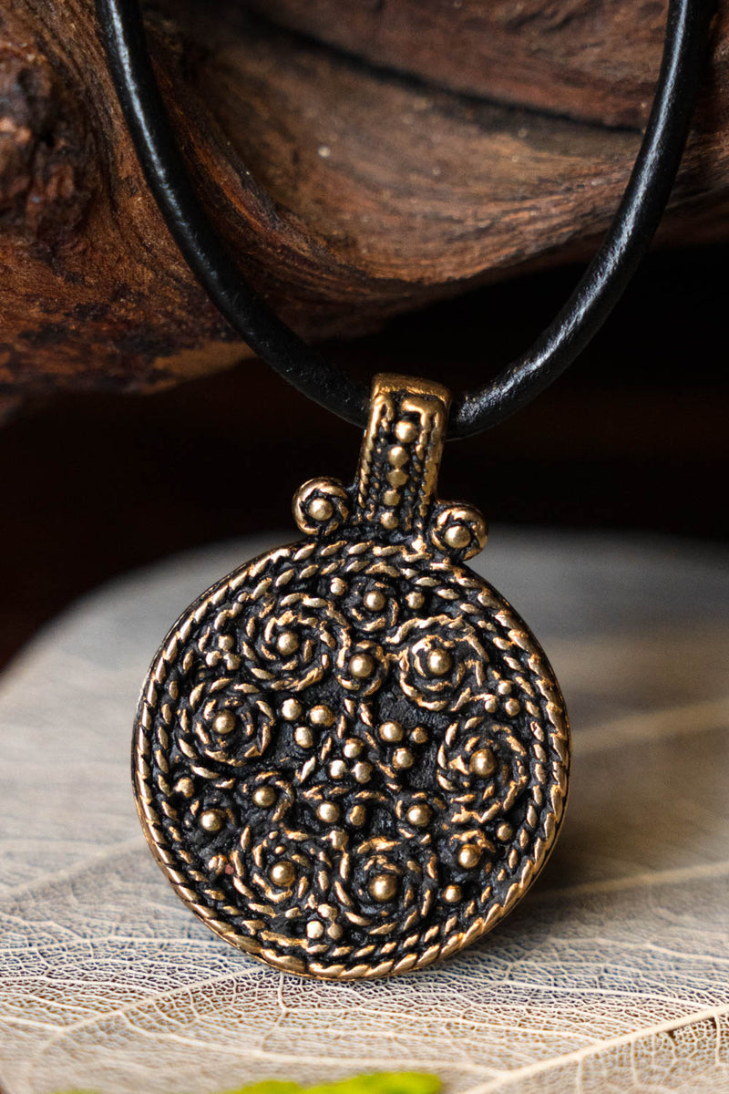 Birka Schildamulett, Grab 943, Bronze