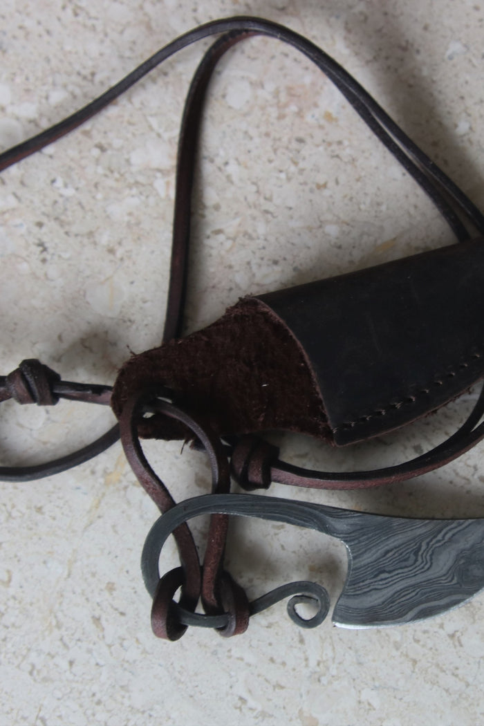 Cuchillo de cuello germánico de acero damasco, afilado