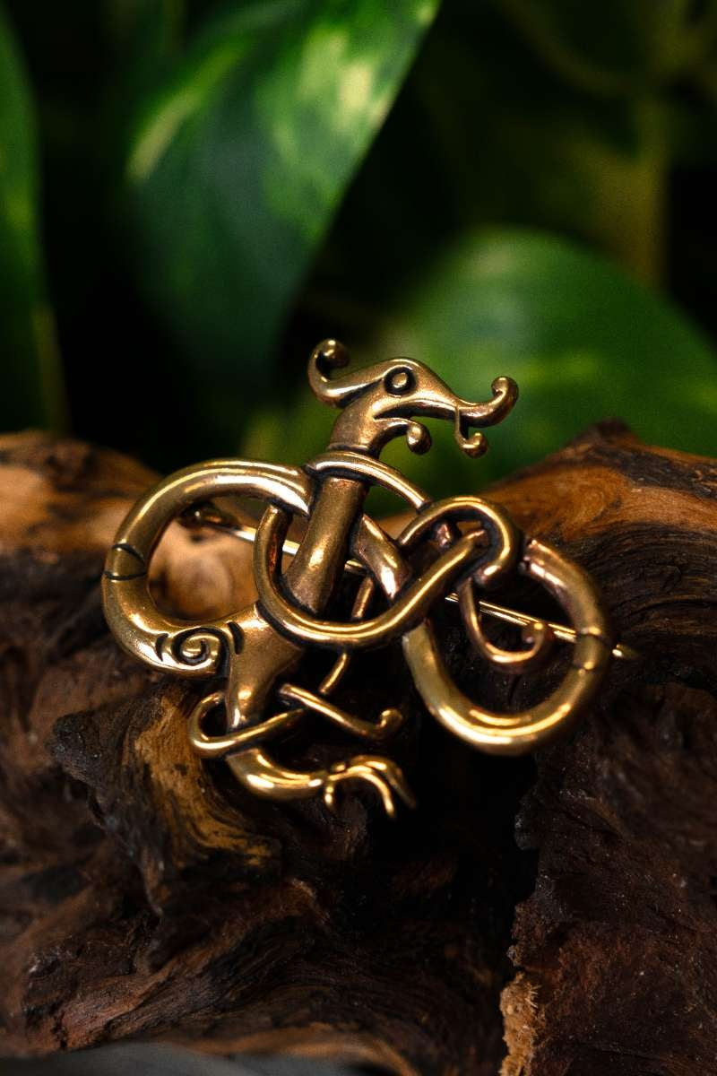 Broche de dragon style Urnes, laiton