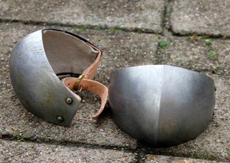 Frühe Couters, Ellbogenpanzer, 1,6 mm