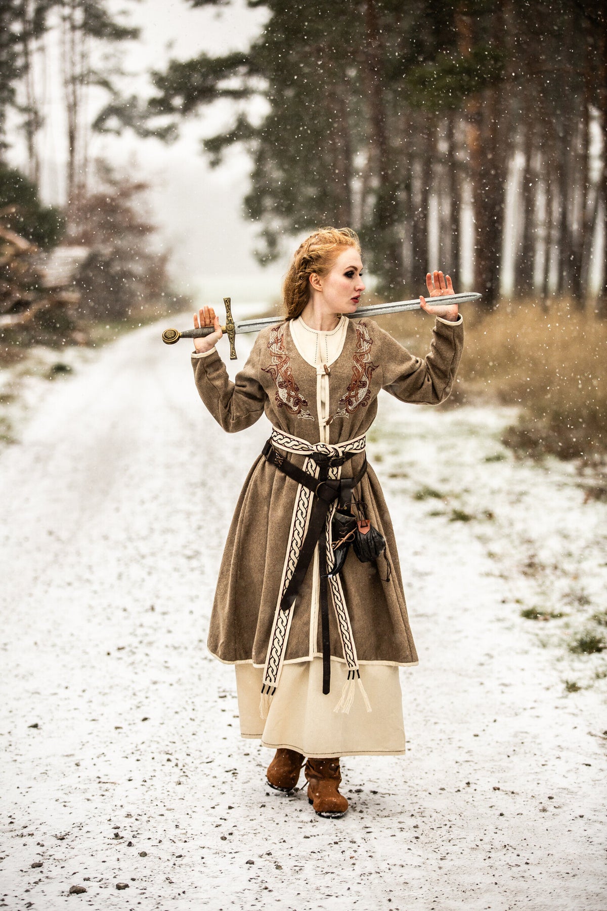 Wikiński kaftan Skadi, piaskowy, mieszanka wełny