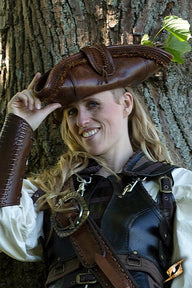 Tricorn Blackbeard, hnedá