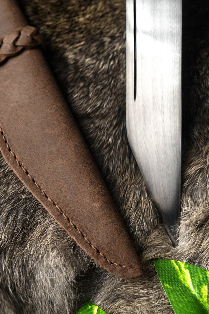 Couteau sax court sombre, semi-tranchant