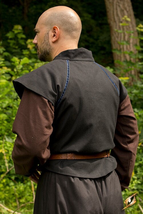 16th century doublet black