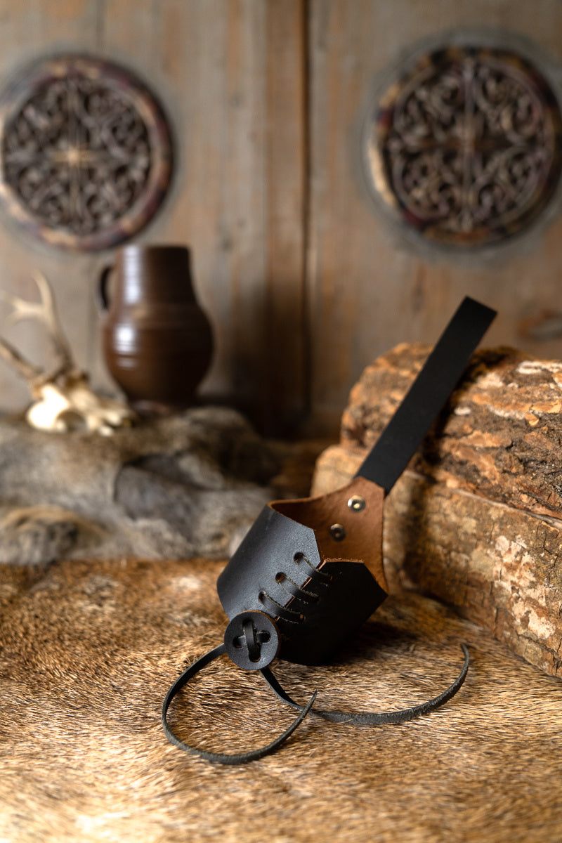 Cuerno para beber Freya con soporte de cuero, 300–500 ml