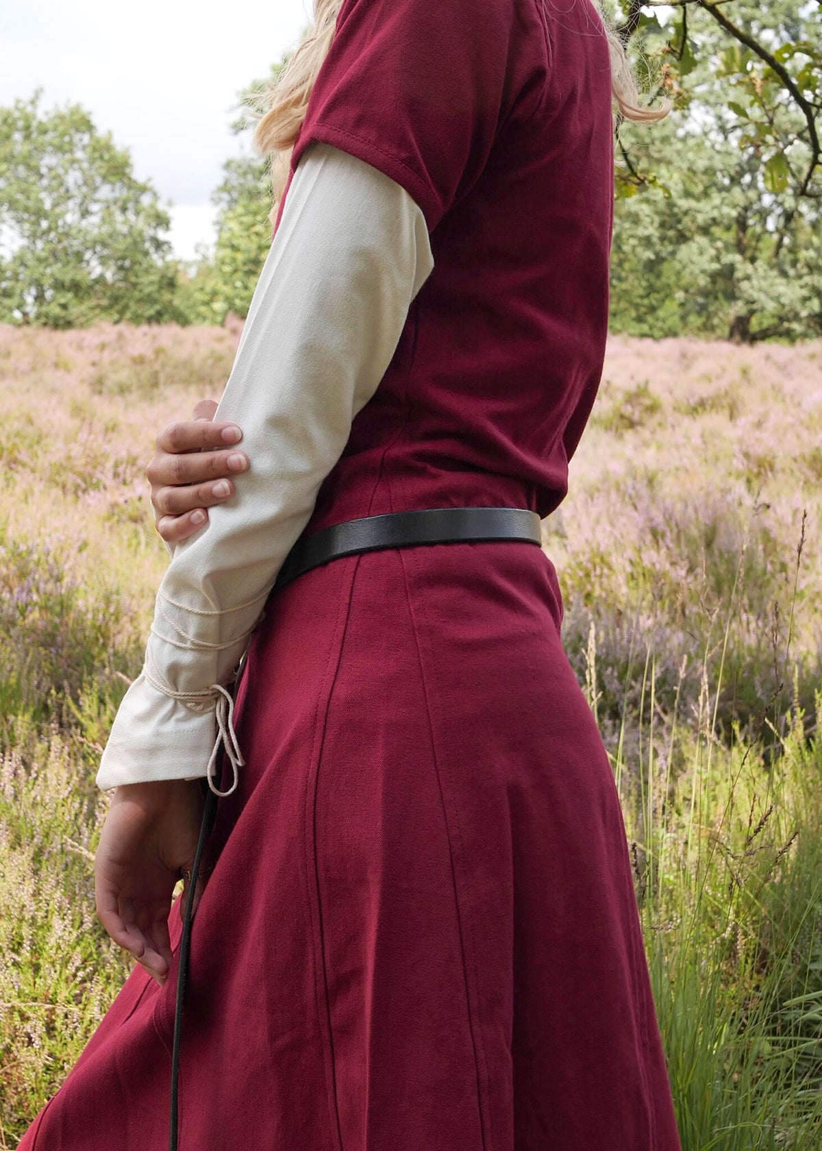 Cotehardie Odilia, bordowa