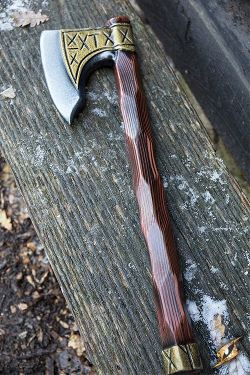 LARP vikingayxa Runor