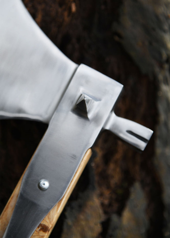 Hacha de combate con cabeza de martillo, siglo XVI, semi-afilada