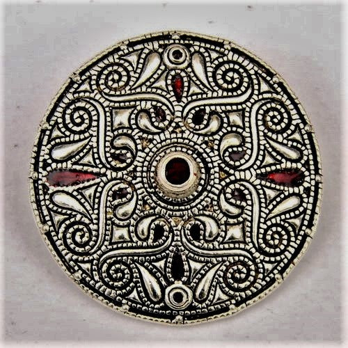 Broche celta Auvers Sur Oise, prateada