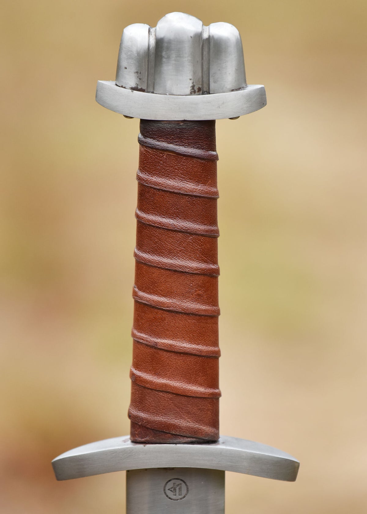Viking zwaard met gelobde pommel, lang, bot (battle-ready)