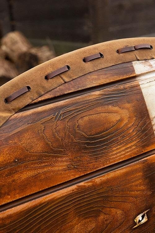 Escudo LARP Thegn, blanco-madera, 70 cm